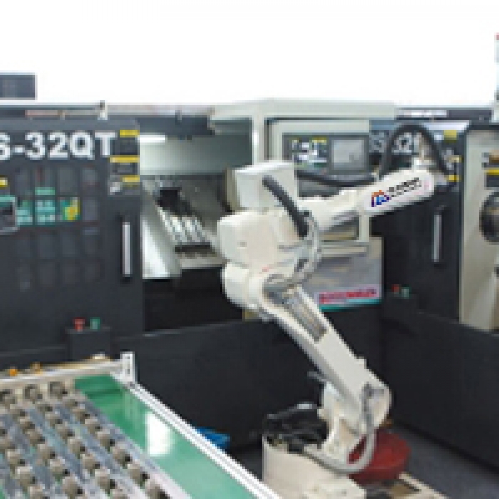 牧岡上下料機(jī)器人